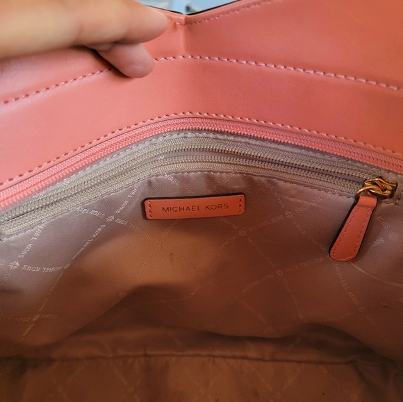 Michael Kors Jetset Salmon Bag and Sunglasses - Picture 7 of 13